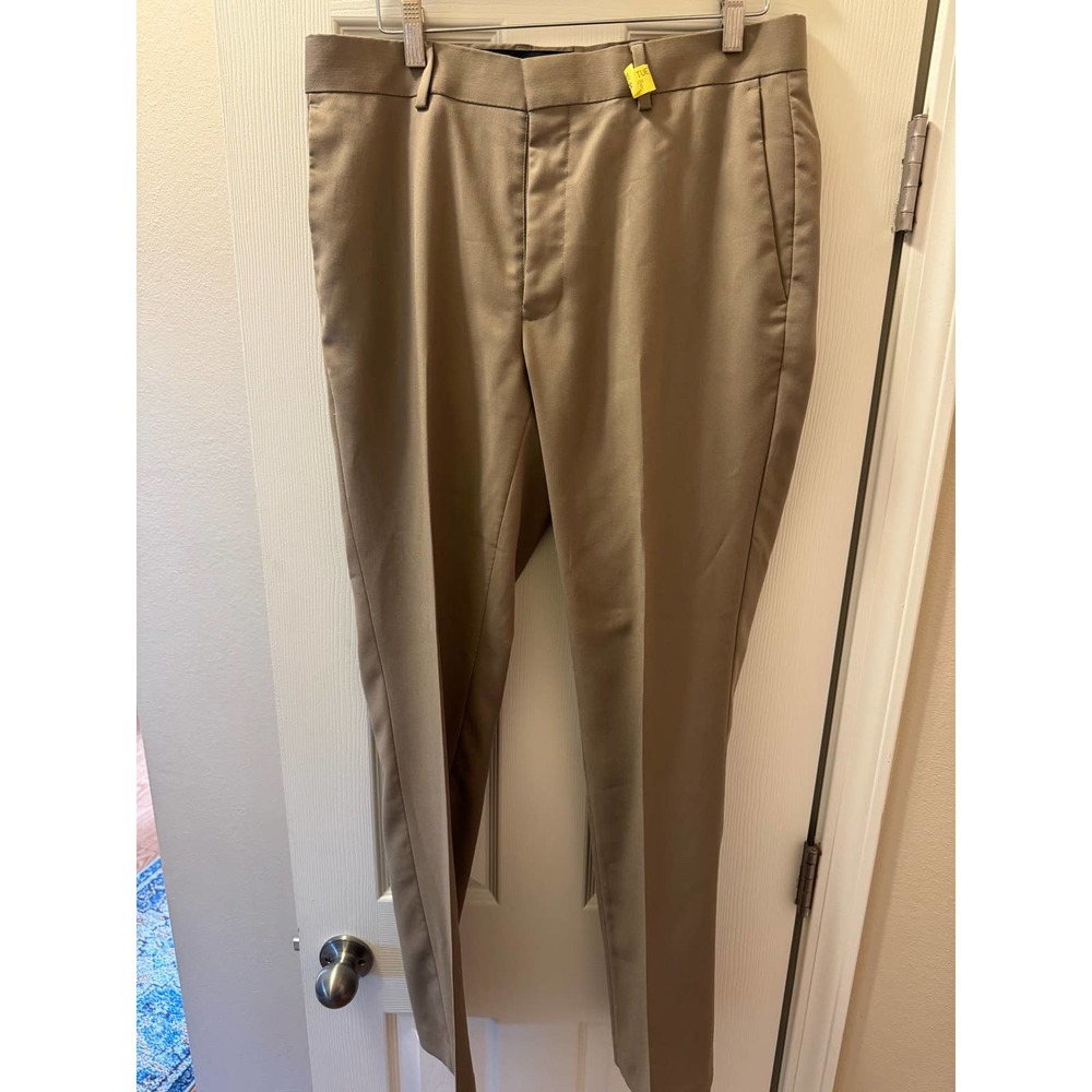 SOLD!! Men’s APT9 beige slim fit khakis, size 32X 32 - Picture 2 of 8